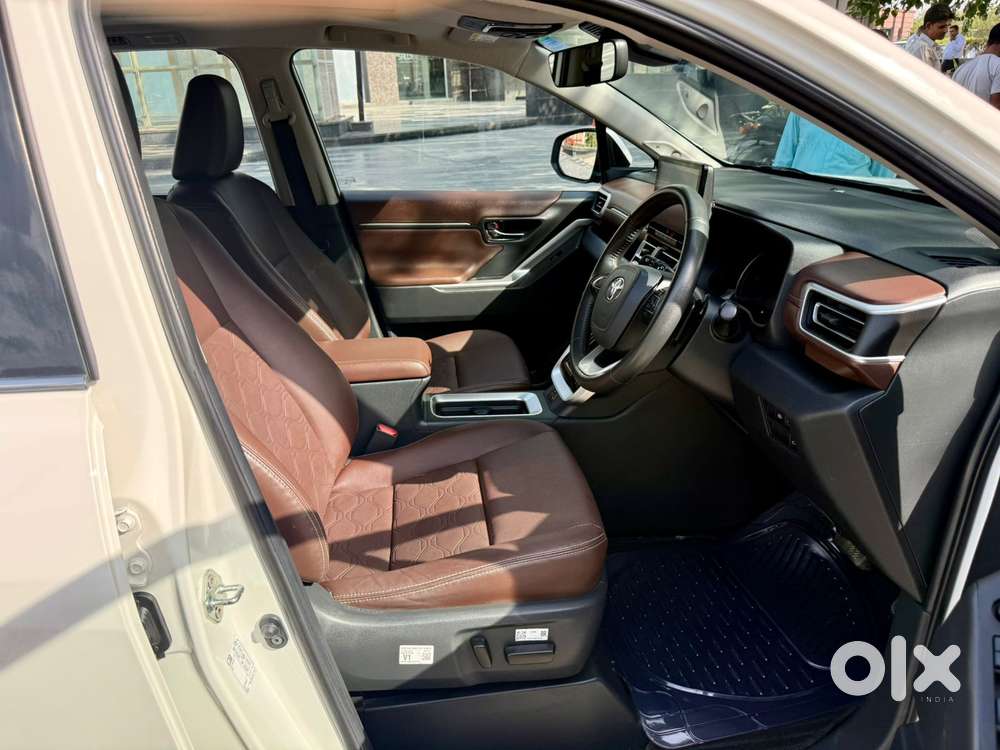 Toyota Innova Hycross 2.0 Zx (o) Hybrid 7 Str, 2025, Petrol