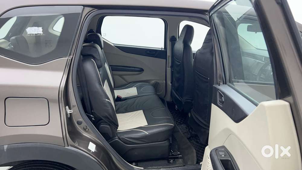 Renault Triber Rxt, 2023, Petrol