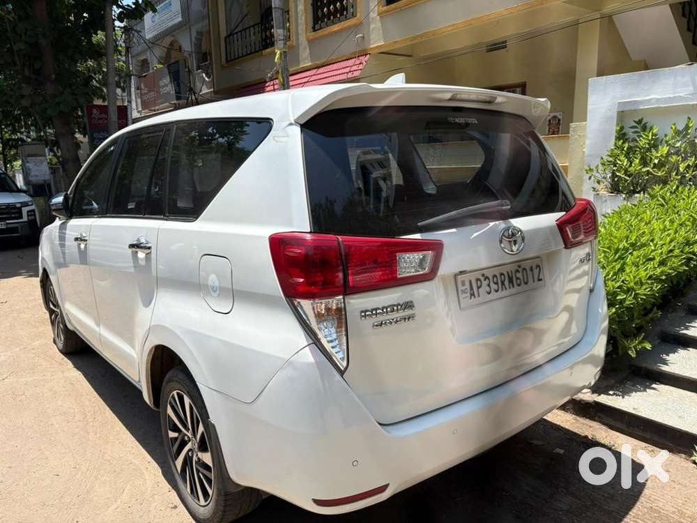 Toyota Innova Crysta 2022 Petrol 125000 Km Driven