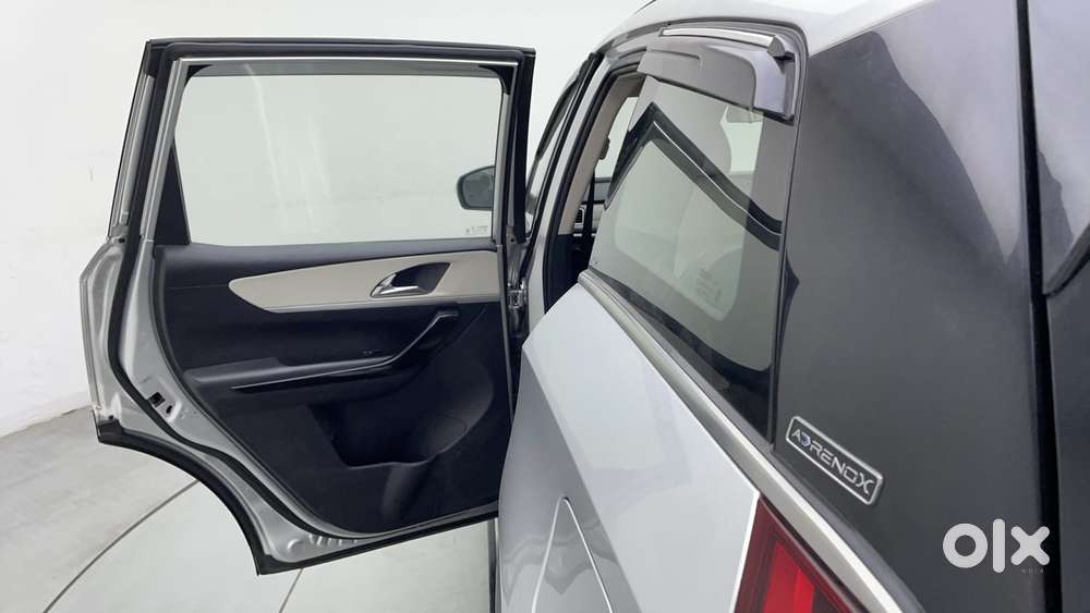 Mahindra Xuv700 2.0 Ax 7 Petrol At Str, 2021, Petrol