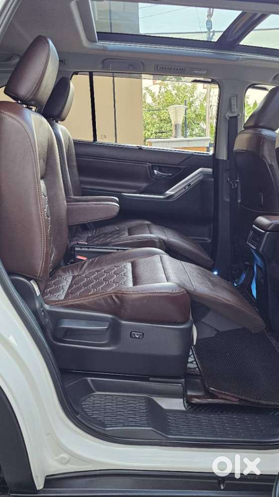 Toyota Innova Hycross 2.0 Zx (o) Hybrid 7 Str, 2025, Petrol