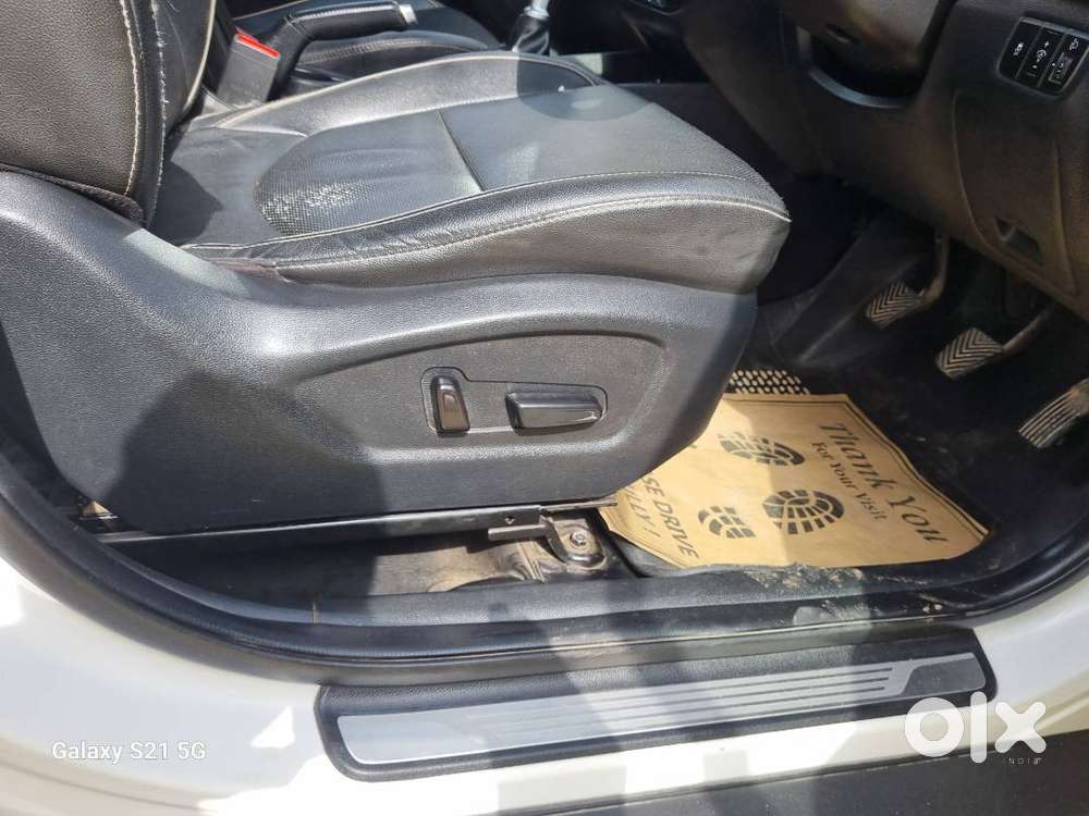 Creta Top Model With Sunroof , Electric Seat , Rear Seat Hand Rest