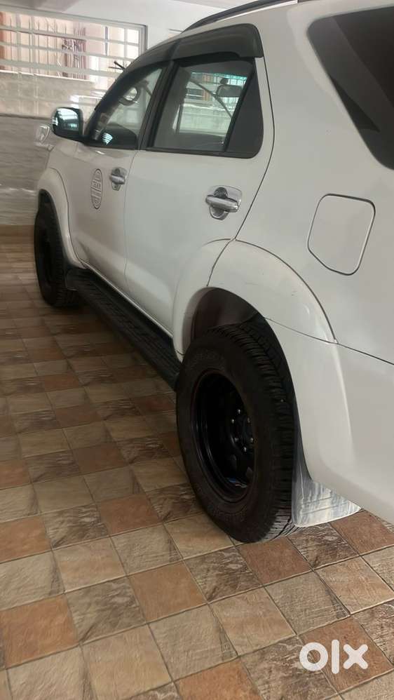 Showroom Condition Toyota Fortuner Diesel 2014