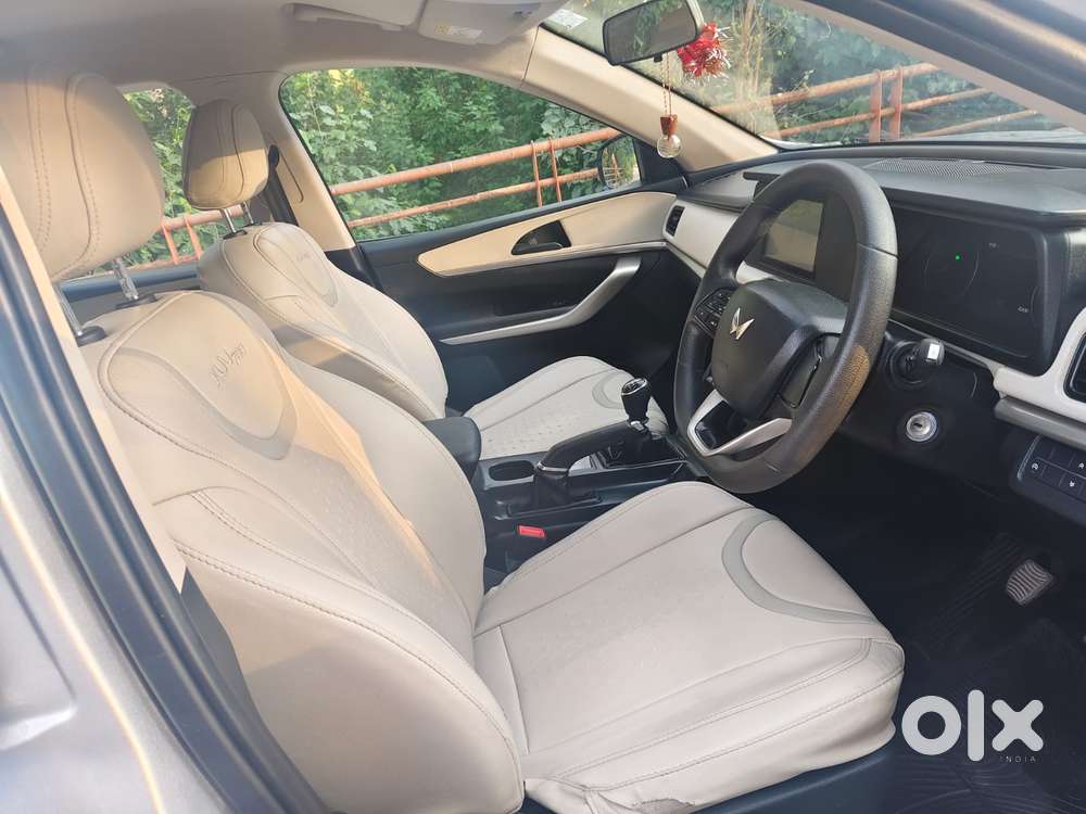 Mahindra Xuv700 2.2 Mx Diesel Mt 5 Str, 2022, Diesel