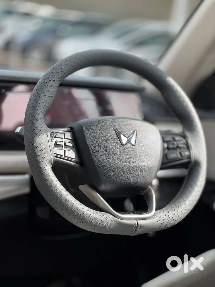 Mahindra Xuv700 2.2 Ax 5 Diesel At Str, 2024, Diesel