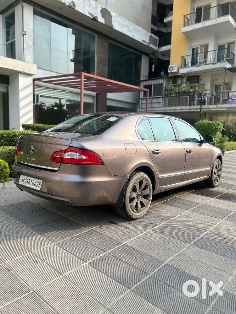 Skoda Superb Elegance 2013 Car