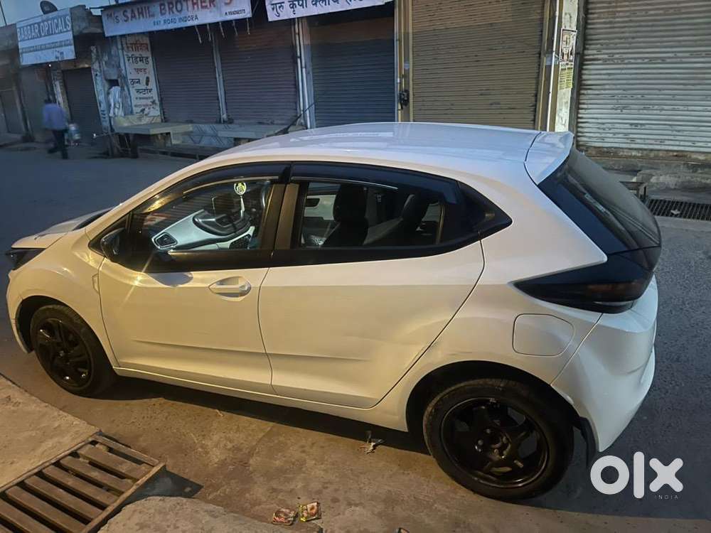 Tata Altroz 2023 Petrol 42000 Km Driven