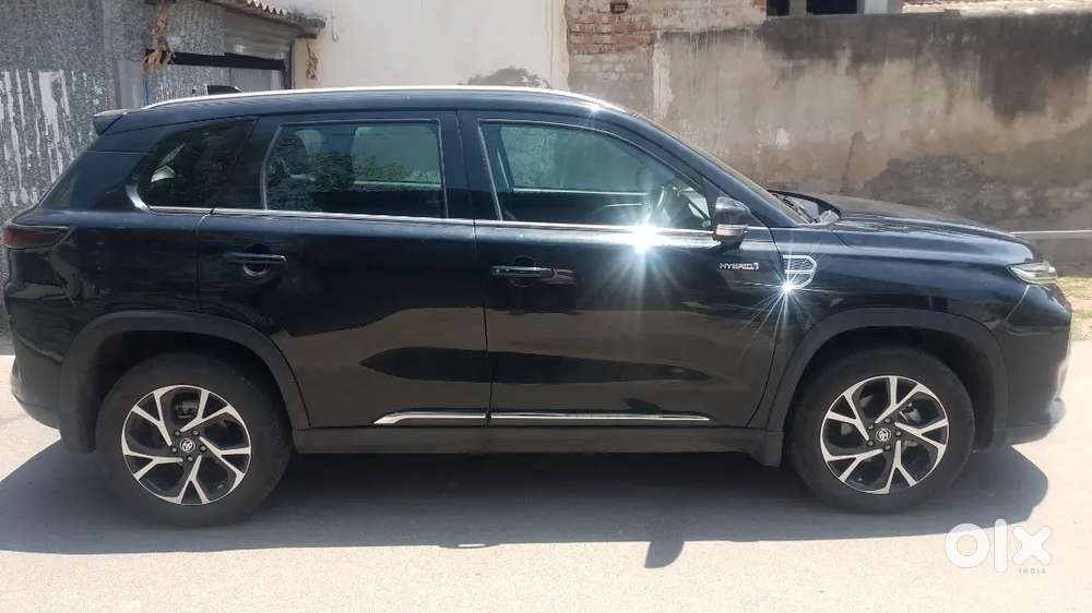 Toyota Hyrder V Petrol + Hybrid