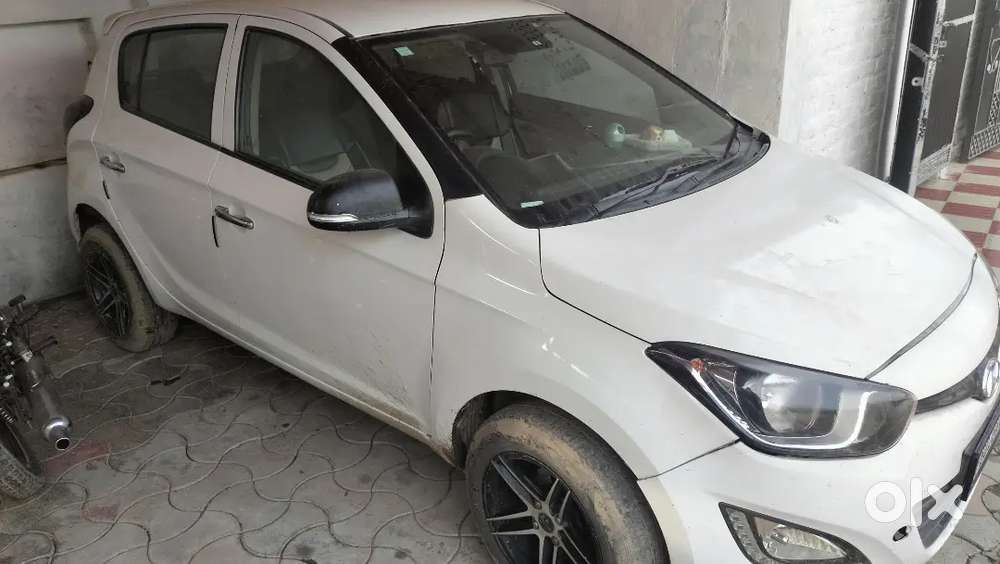 I20 Push Button Start.well Maintained Army Person Car