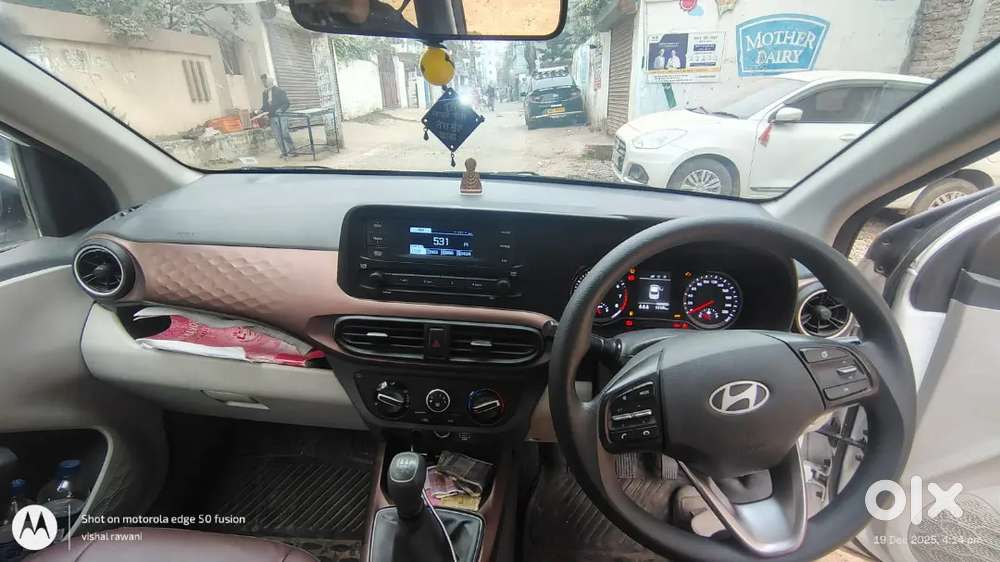 Mere Ko Yaha Nhi Rehna Hai Abb Isliye Gadi Ko Bech Rhe Hai