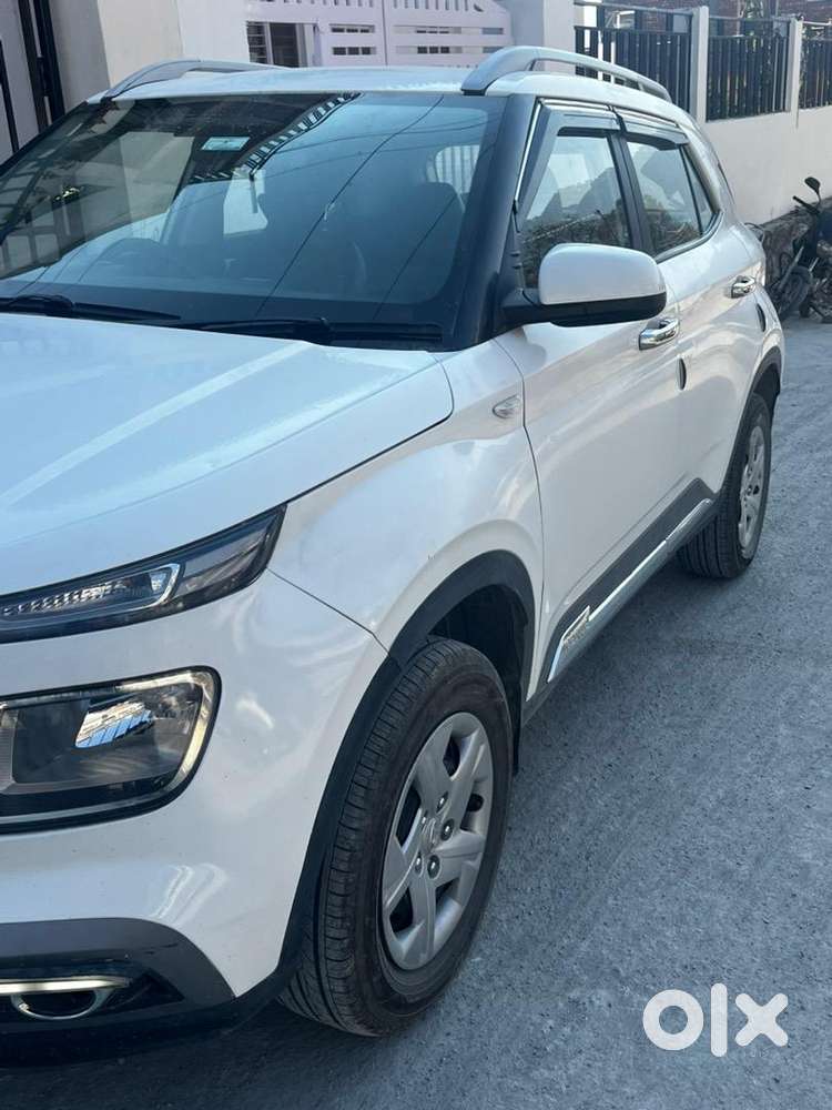 Hyundai Venue 2020 Petrol Well Maintained