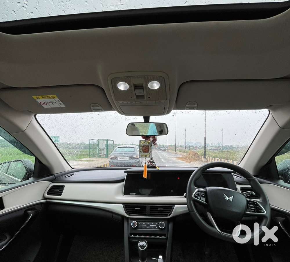 Mahindra Xuv700 2023 Diesel Well Maintained