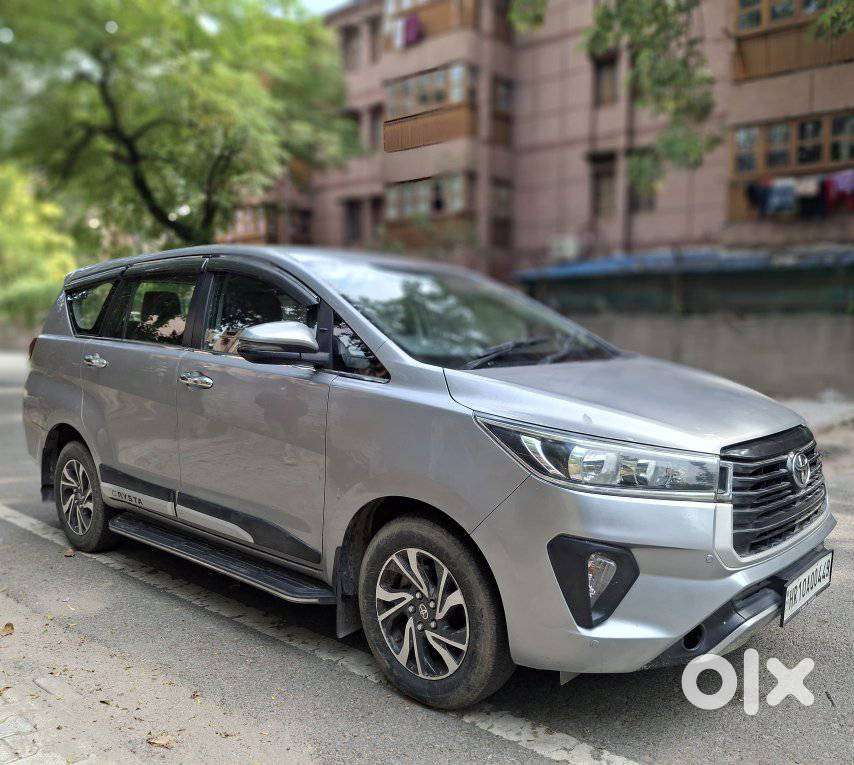 Toyota Innova Crysta 2.4 G Mt, 2023, Petrol
