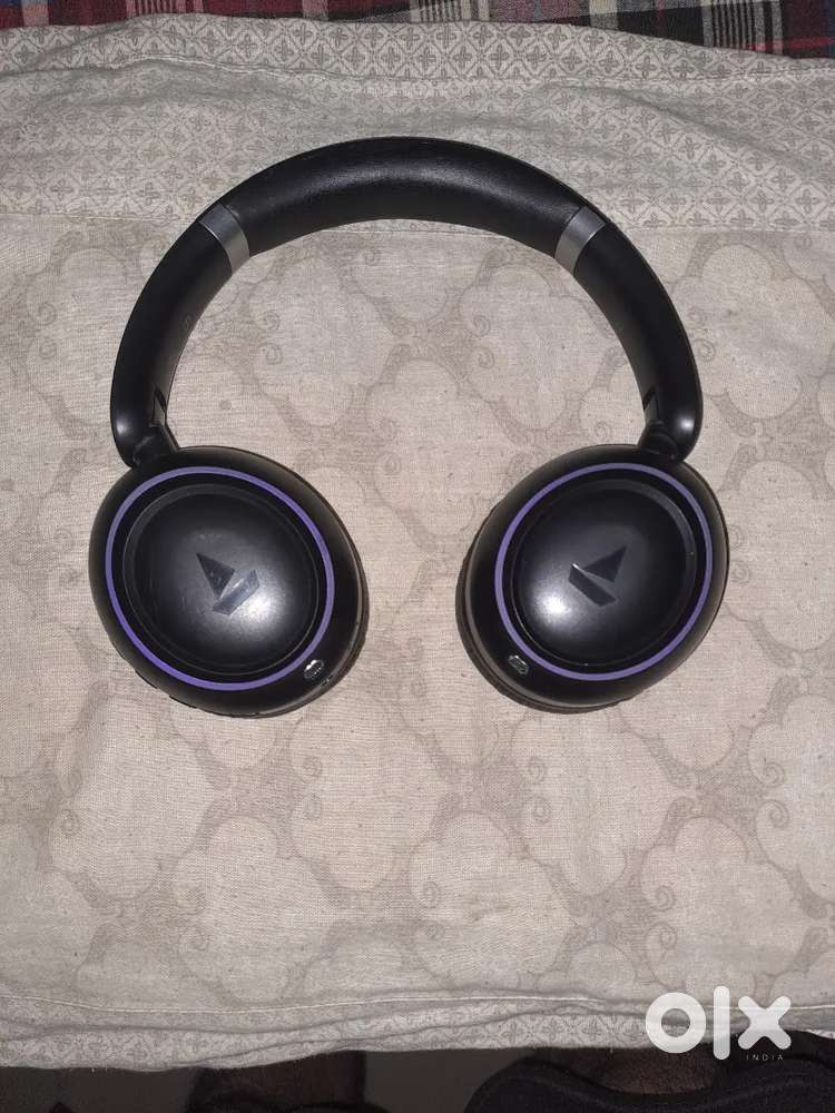 boAt Rockerz 480 Bluetooth Headphones – Black Sabre
