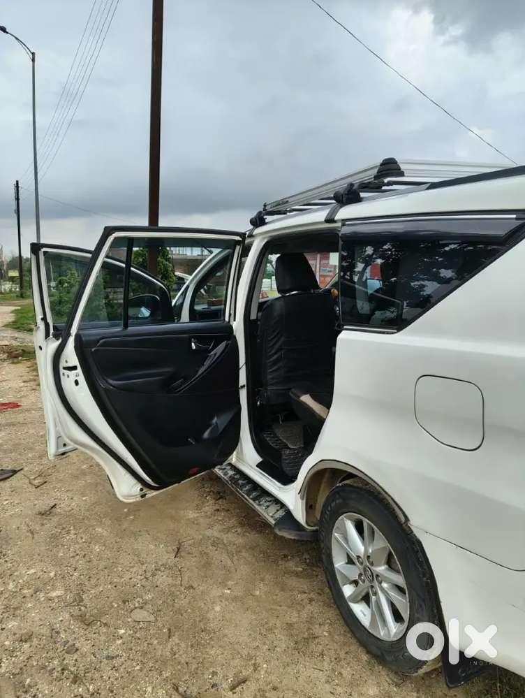 Toyota Innova Crysta 2017 Diesel Manual Running 2,00,000 Km