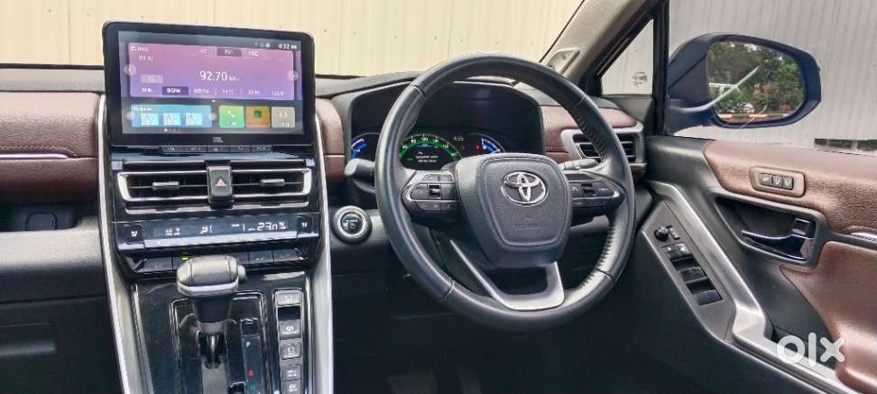 Toyota Innova Hycross 2.0 Zx Hybrid 7 Str, 2023, Petrol