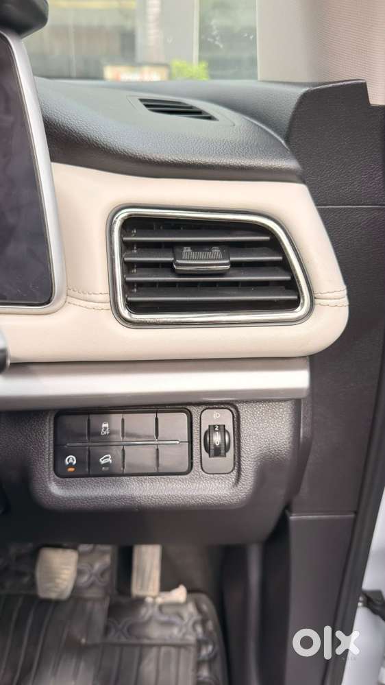 Mahindra Xuv700 2.2 Ax 7 Diesel Mt Luxury Pack Str, 2025, Diesel