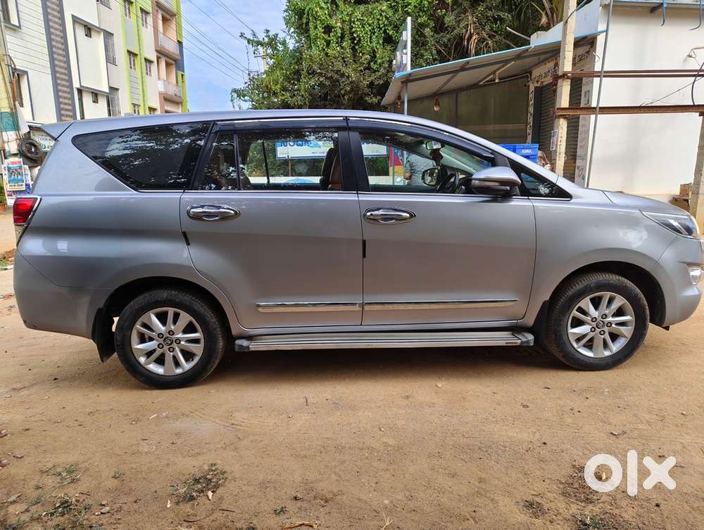 Toyota Innova Crysta 2016 2.4 V 8 Seat