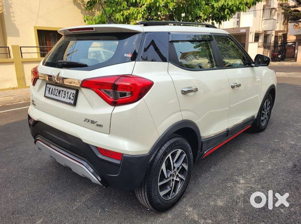 Mahindra Xuv300 1.2 W8 (o) Amt Petrol, 2023, Petrol