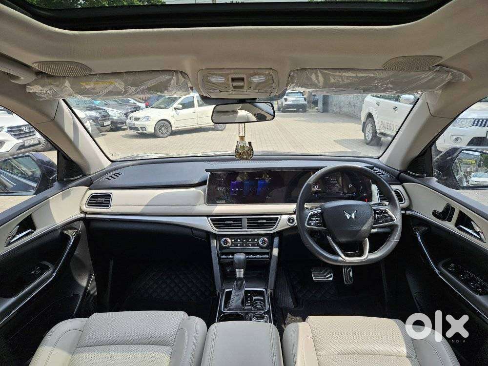 Mahindra Xuv700 2.0 Ax 7 Petrol At Luxury Pack Str, 2023, Petrol
