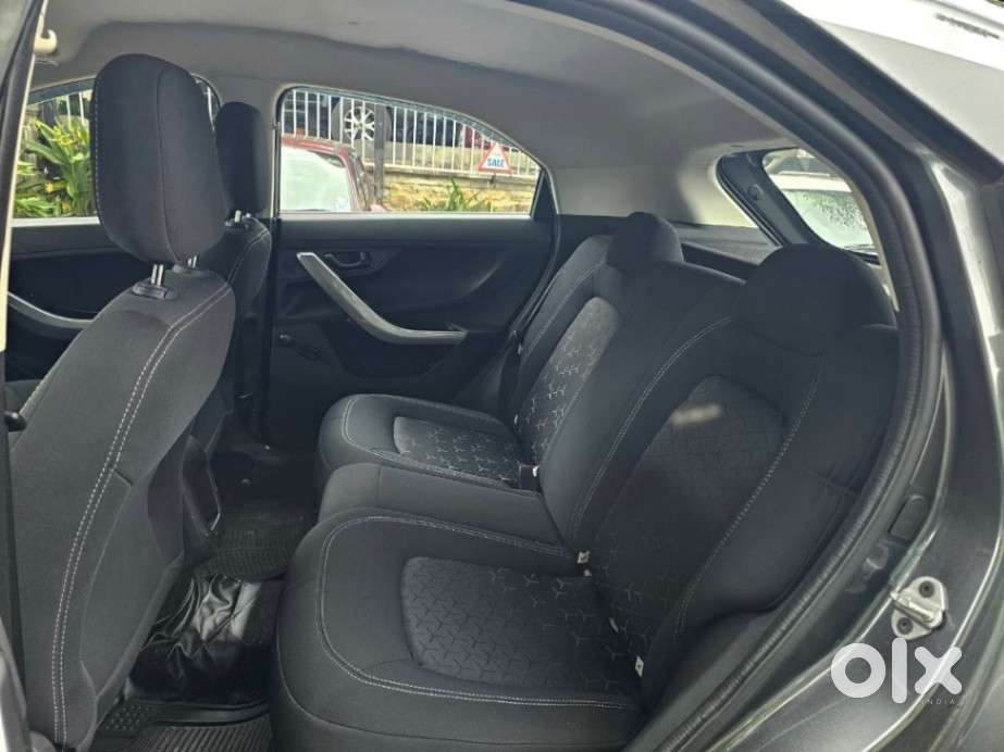 Tata Nexon 1.2 Revotron Xt, 2023, Petrol