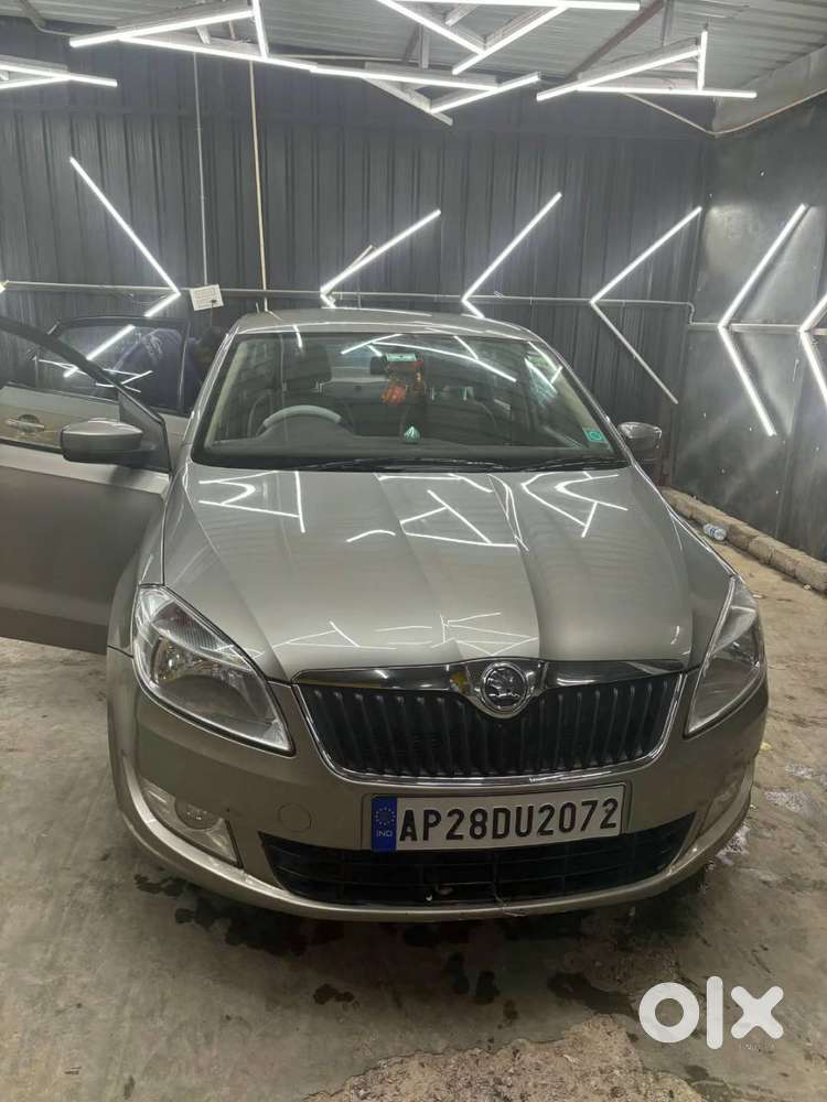2013 Skoda Rapid Ambition Plus | Petrol | Manual | 2nd Owner|