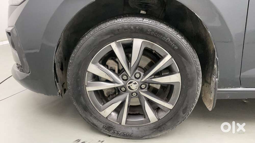Skoda Slavia Style 1.0l Tsi Mt, 2023, Petrol