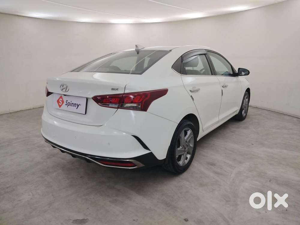 Hyundai Verna 1.5 Sx Vtvt Ivt, 2022, Petrol