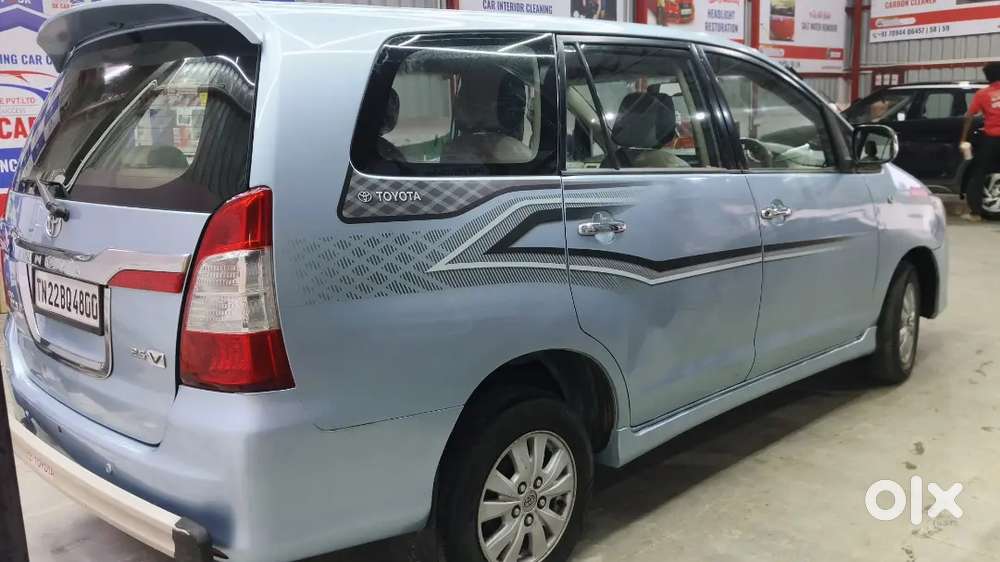 Toyota Innova 2011, 2.5 V Model