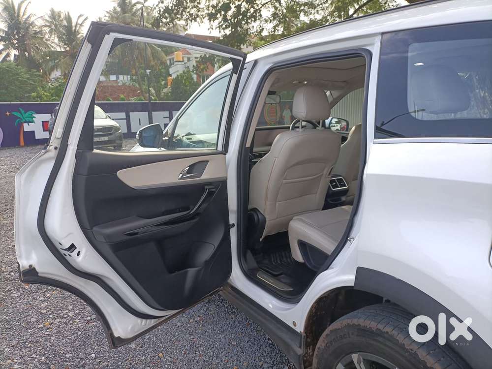 Mahindra Xuv700 2.0 Ax 7 Petrol At Str, 2021, Petrol