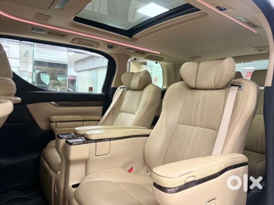 Toyota Vellfire 2.5 Hybrid, 2022, Petrol