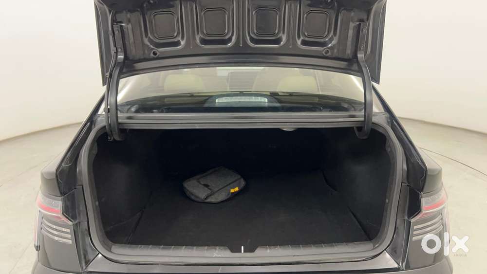 Hyundai Verna 1.5 Sx (o) Vtvt Ivt, 2023, Petrol