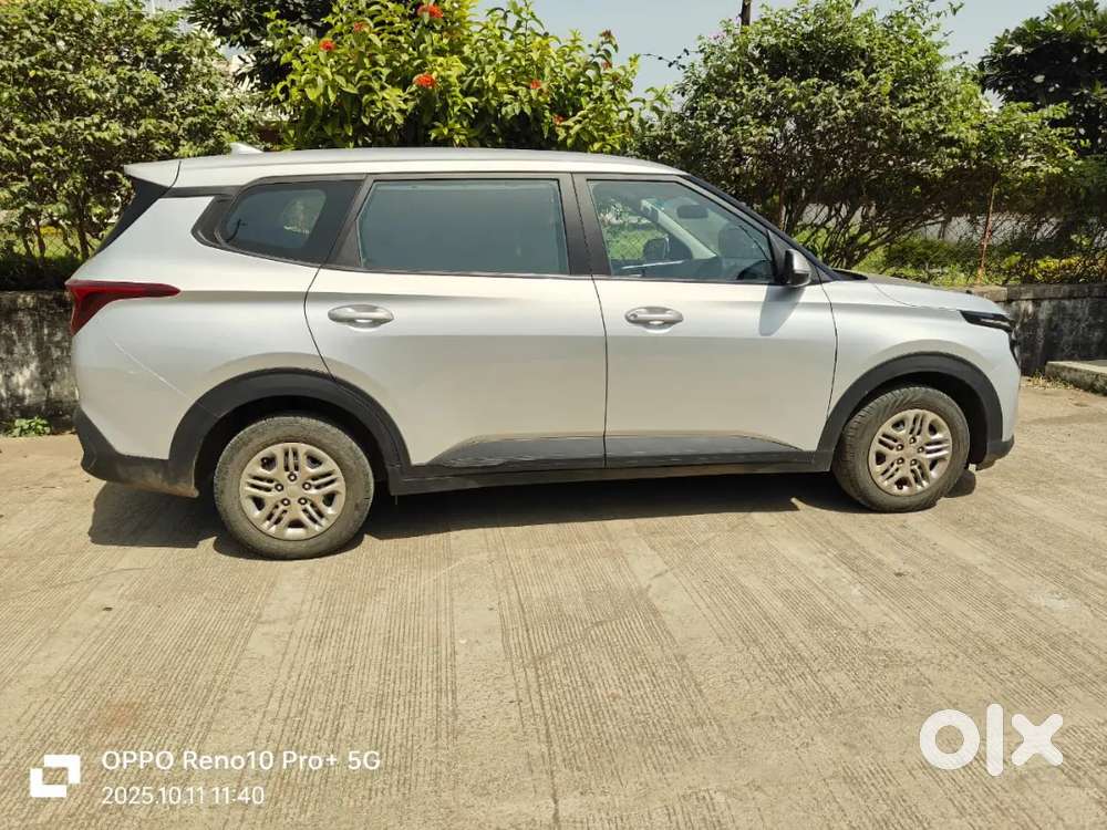 Kia Carens 2025 Petrol Well Maintained