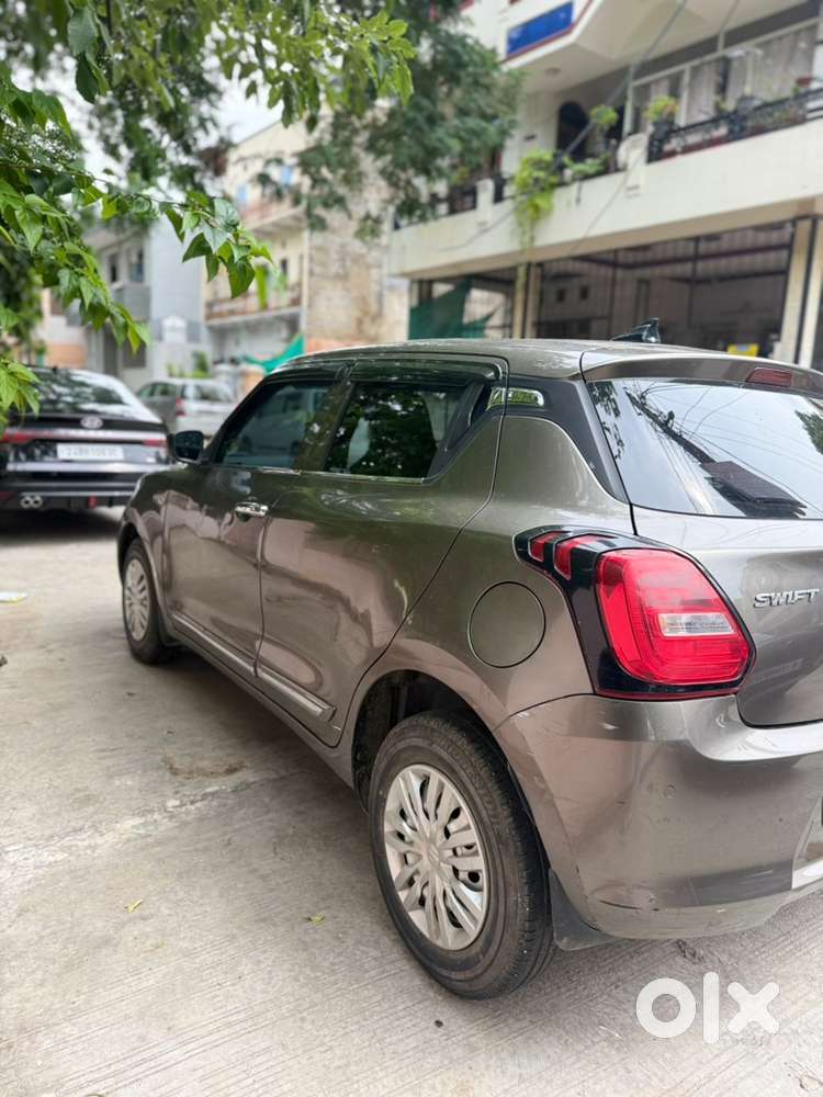 I Want To Sell Ky Maruti Swift Only 18000 Km Driven Company Record .