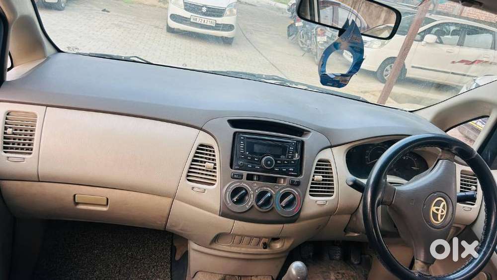 Toyota Innova 2009-2011 2.5 E 8 Str, 2010, Diesel