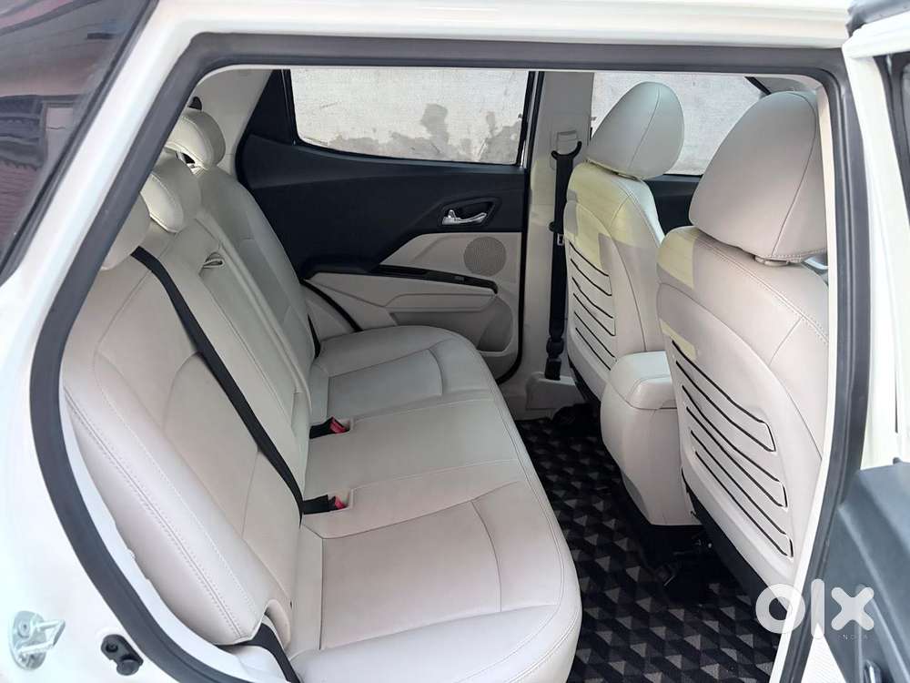 Mahindra Xuv300 W8 (o) 1.5 Diesel Amt, 2022, Diesel