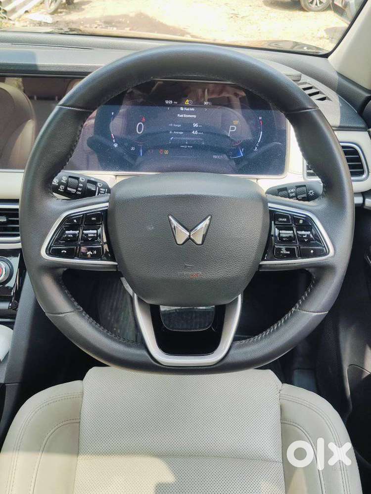 Mahindra Xuv700 2.0 Ax 7 Petrol At Str, 2021, Petrol