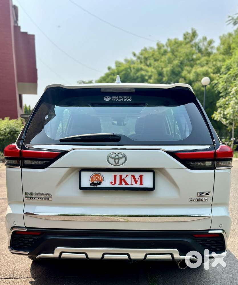 Toyota Innova Hycross 2.0 Zx (o) Hybrid 7 Str, 2023, Petrol