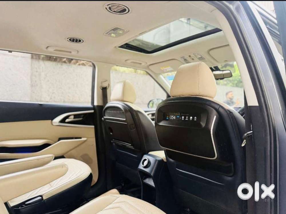 Kia Carens Luxury Plus With Sunroof Top Model Car