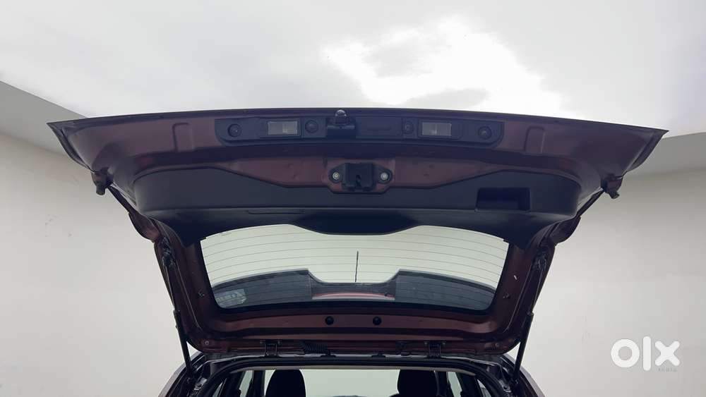 Nissan Magnite 1.0 Xv Premium, 2021, Petrol