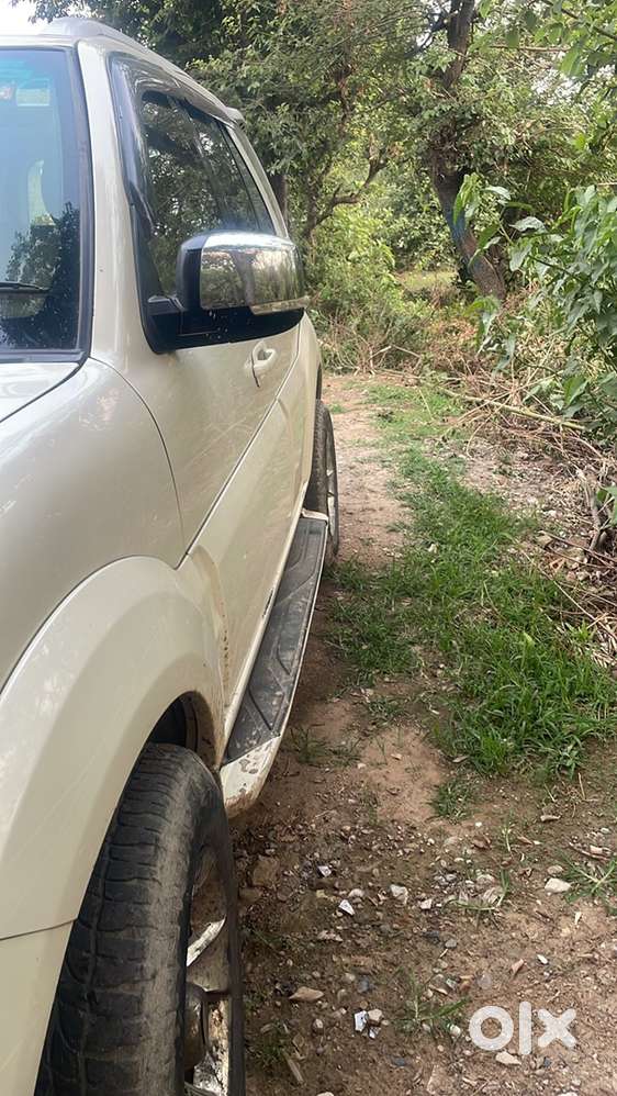 Tata Safari Storme 2015