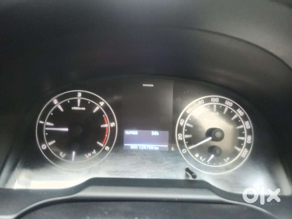 Toyota Innova Crysta 2.4 G Mt 7 Str, 2017, Diesel