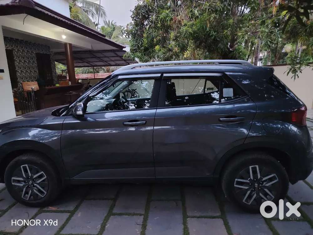 Hyundai Venue 2021 Petrol 12800 Km Driven
