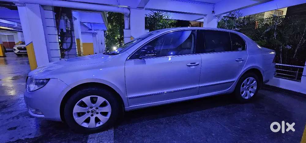 Skoda Superb 2011 Diesel 80000 Km Driven