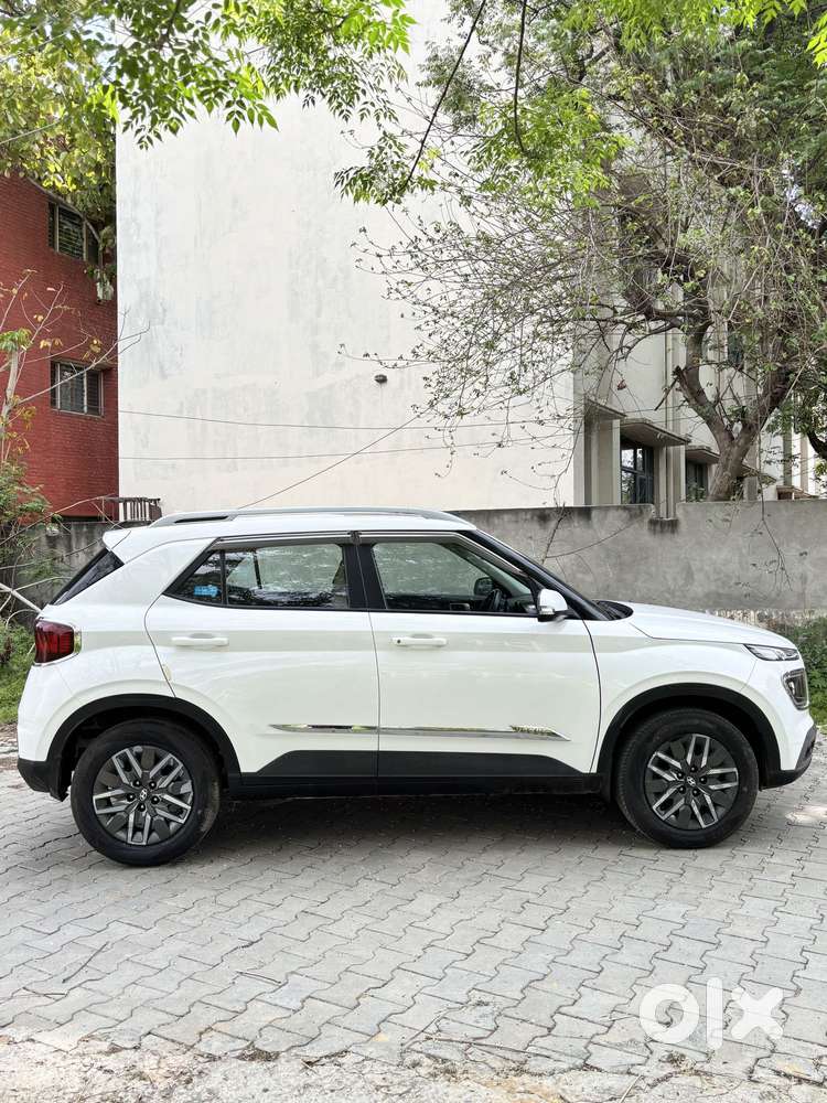 Hyundai Venue Sx (o) Mt 1.5 Diesel, 2022, Diesel
