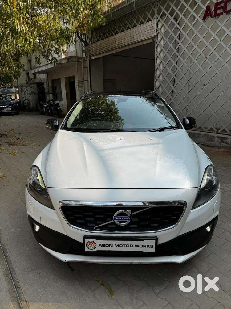 Volvo V40 Cross Country 2015 Diesel In Good Condition