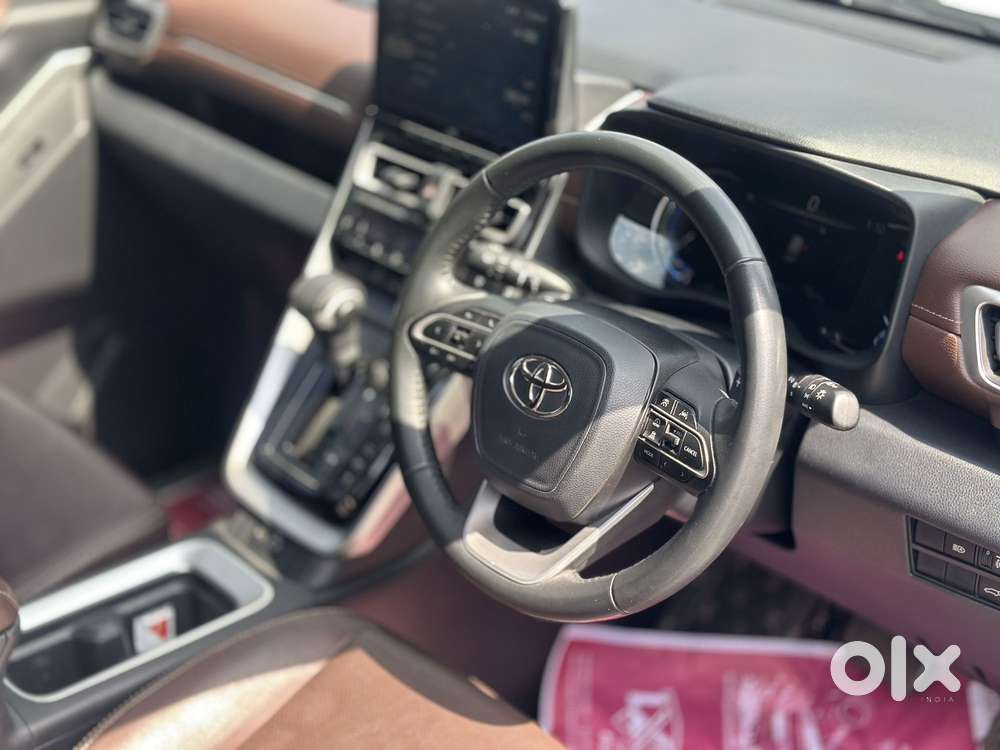 Toyota Innova Hycross 2.0 Zx (o) Hybrid 7 Str, 2023, Petrol