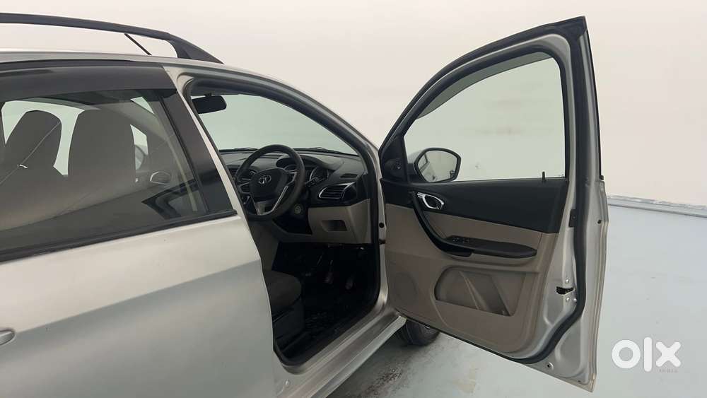Tata Tiago Xza, 2017, Petrol
