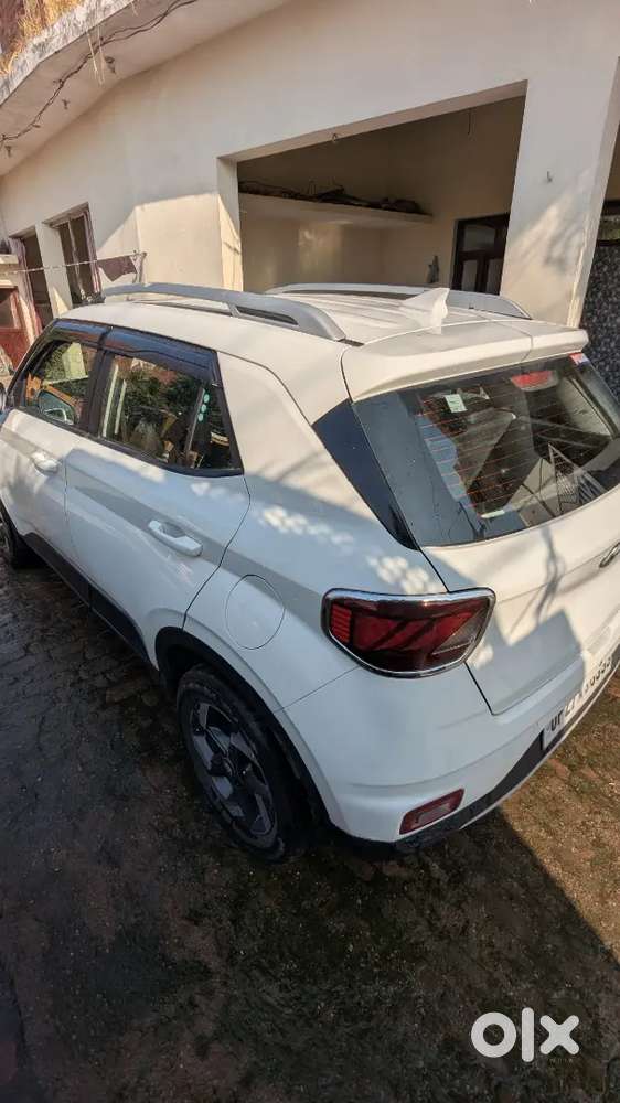 Hyundai Venue 2019 Petrol With Sunroof
