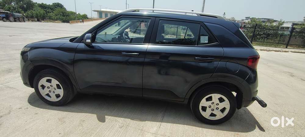 Hyundai Venue 1.2 S (o), 2020, Petrol
